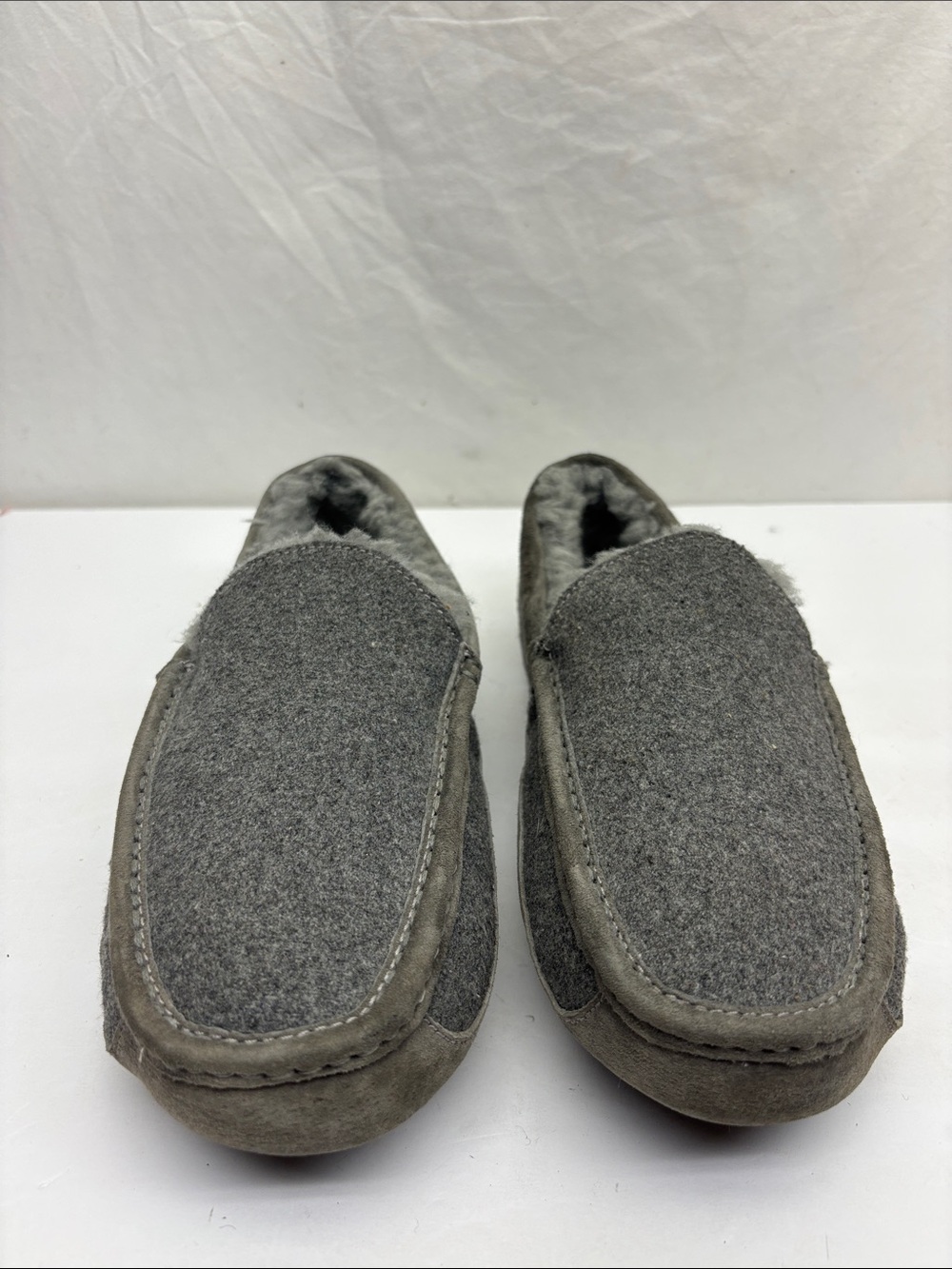 UGG Slip on slippers for men’s sz 8